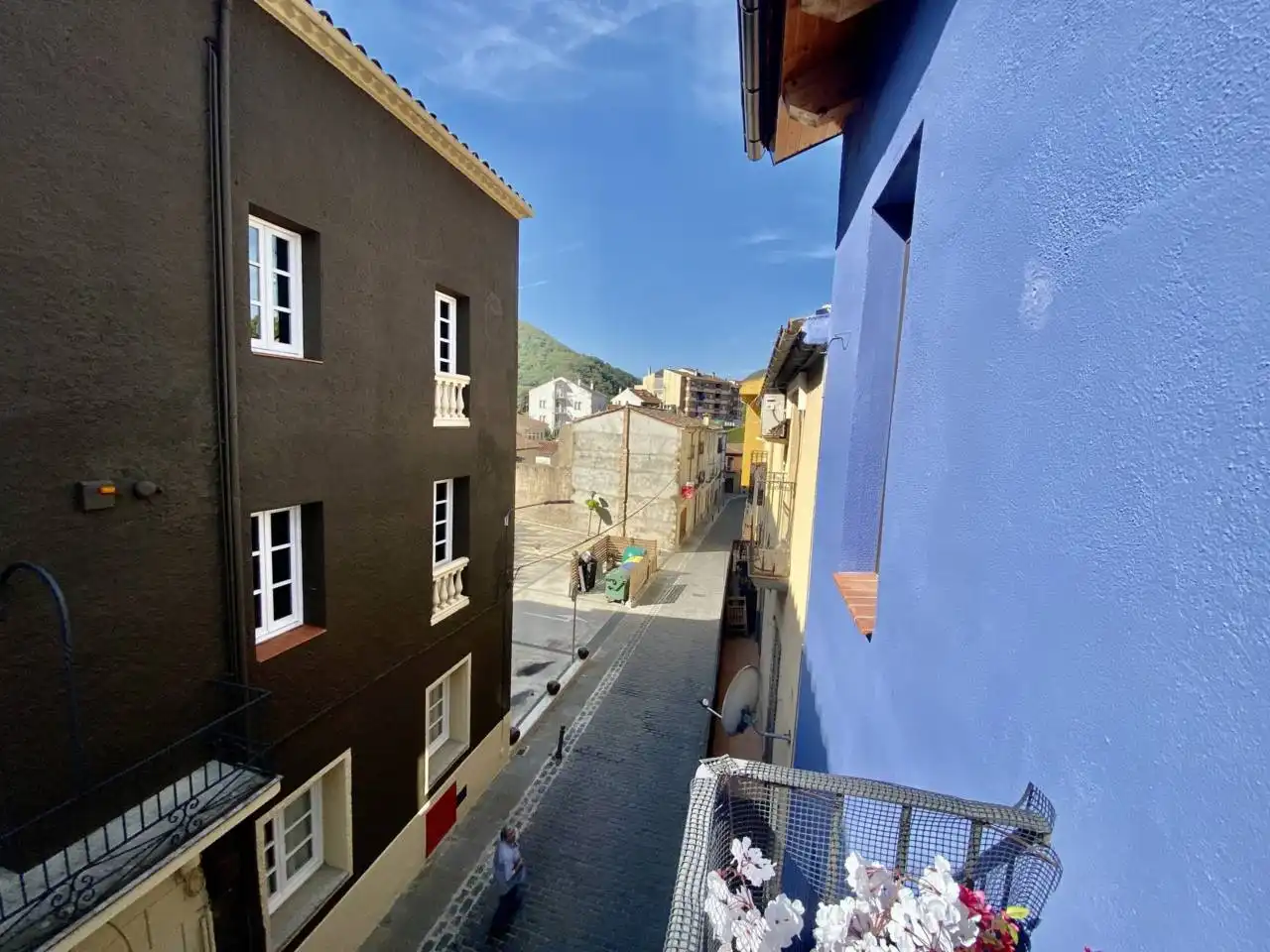 Vista exterior de Dúplex en venda en Sant Joan Les Fonts amb Calefacció, Traster i Balcó