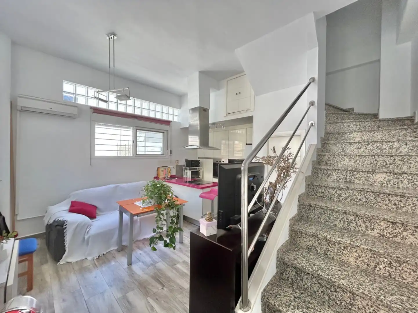 Wohnzimmer von Einfamilien-Reihenhaus zum Verkauf in Málaga mit Klimaanlage, Terrasse und Abstellraum