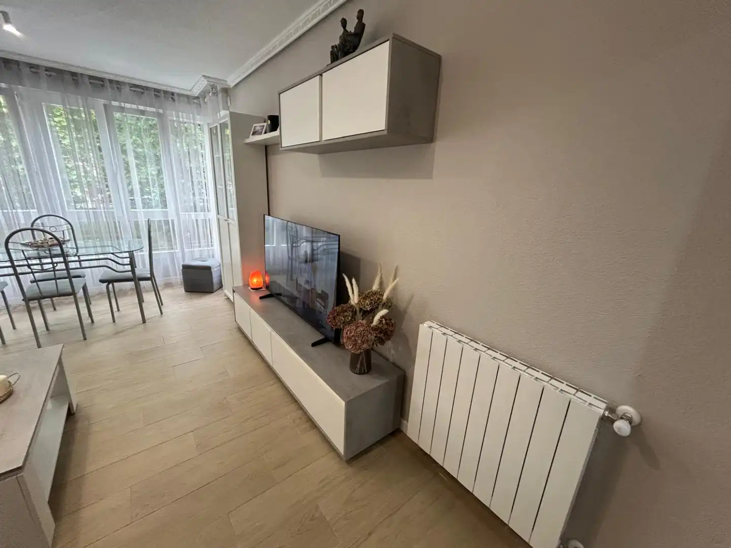 Wohnzimmer von Wohnung zur Miete in Cabezón de la Sal mit Heizung und Balkon
