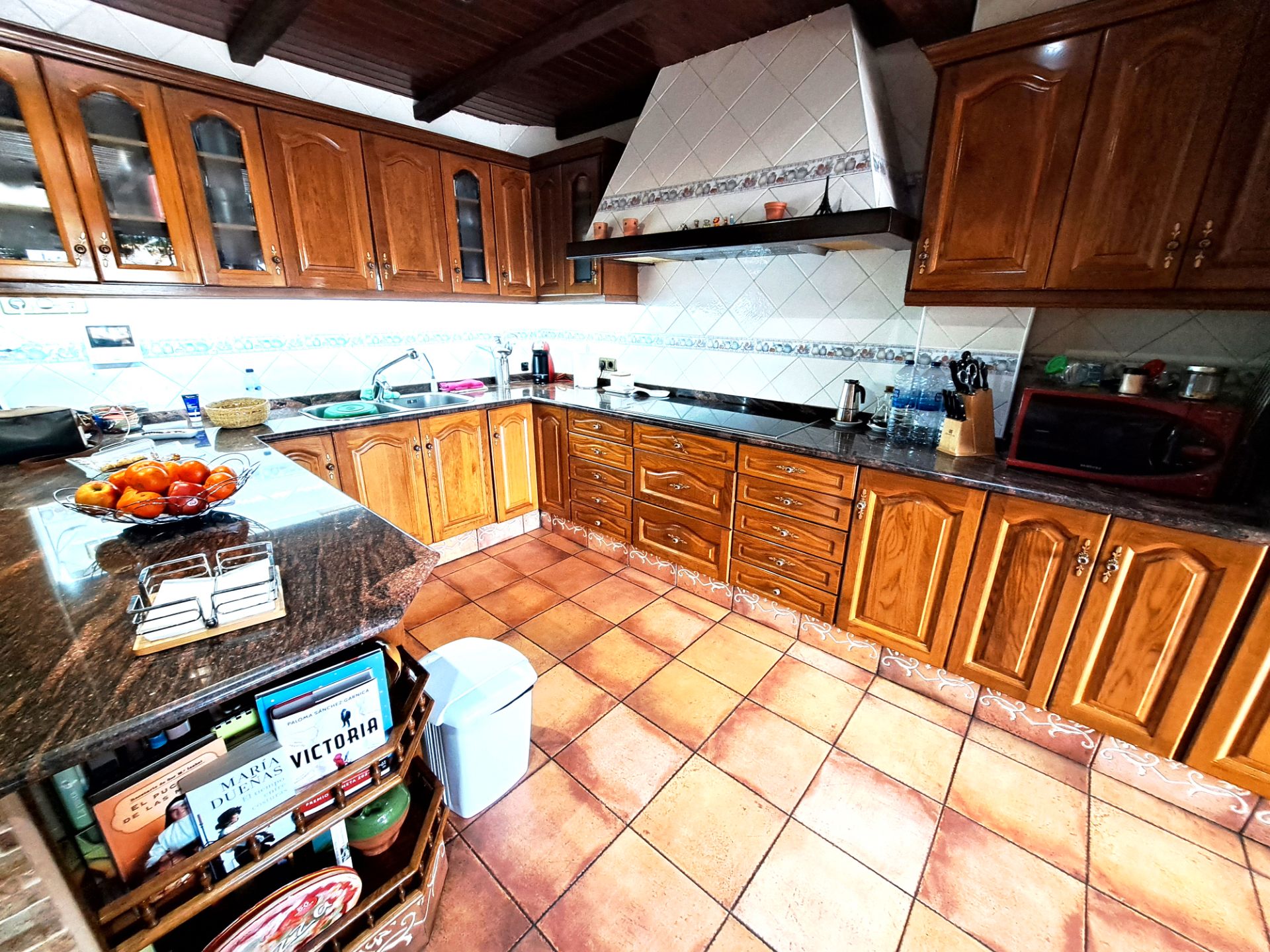 Cuina de Casa adosada en venda en Mataró amb Aire condicionat, Calefacció i Jardí privat