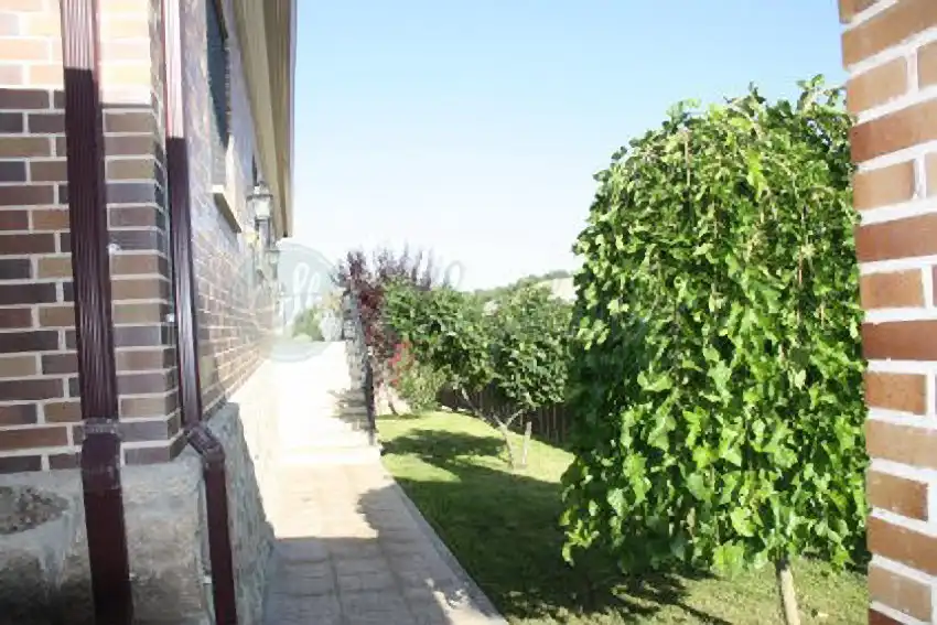 Garden of Houses for sale in Segovia  with Heating