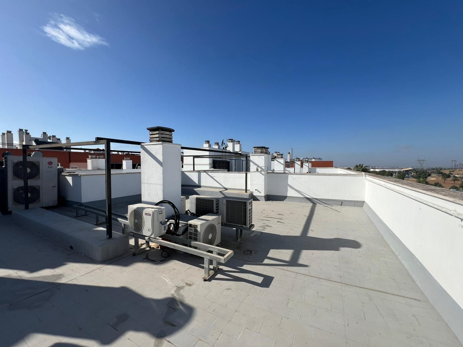 Terrassa de Pis en venda en Dos Hermanas amb Aire condicionat i Balcó