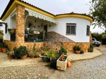 Detached house with pool for sale in Carretera Benalúa 20