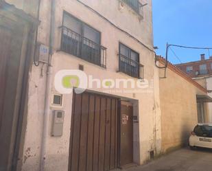 Exterior view of House or chalet for sale in Toro