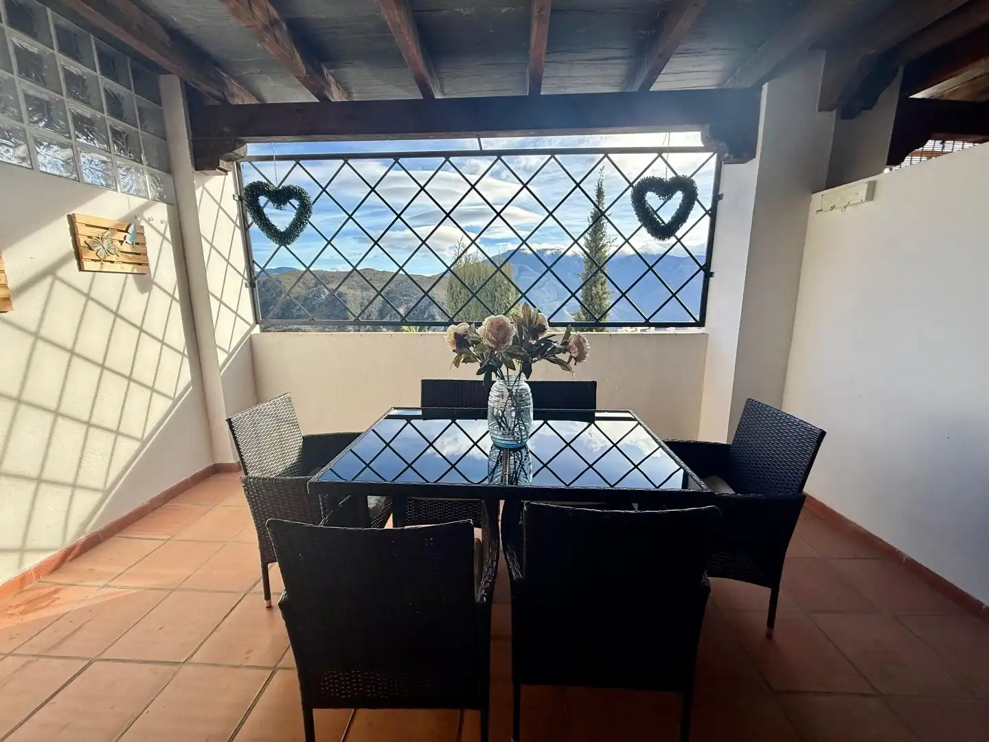 Terraza de Piso en venta en Carataunas con Calefacción, Terraza y Piscina comunitaria