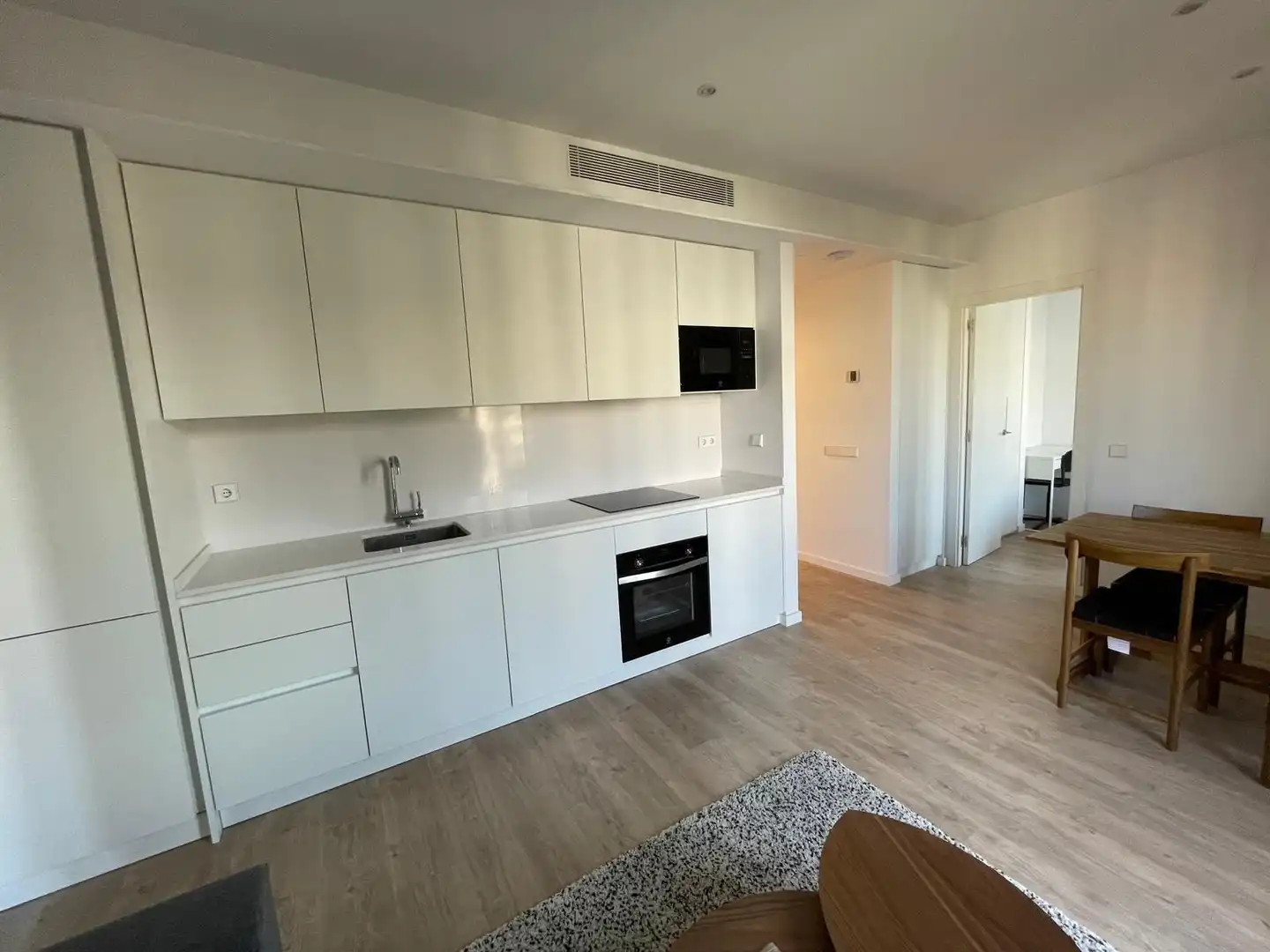 Cuina de Pis de lloguer en Barcelona amb Aire condicionat, Calefacció i Parquet