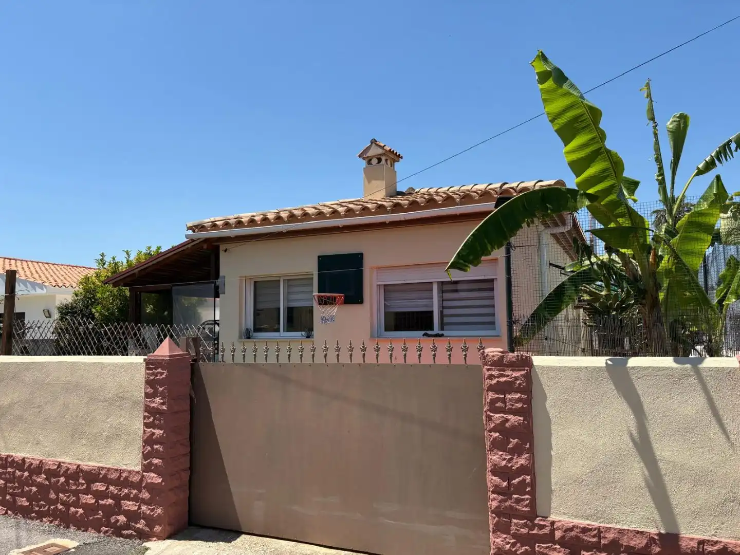 Vista exterior de Casa o xalet en venda en Vinaròs amb Aire condicionat, Calefacció i Jardí privat