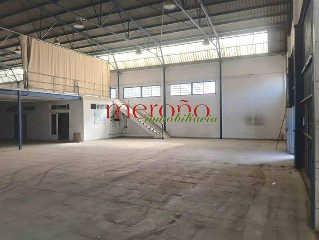 Nave industrial en Alquiler en El Pinós / Pinoso