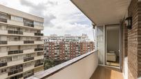 Habitación de Piso en venta en  Barcelona Capital con Balcón
