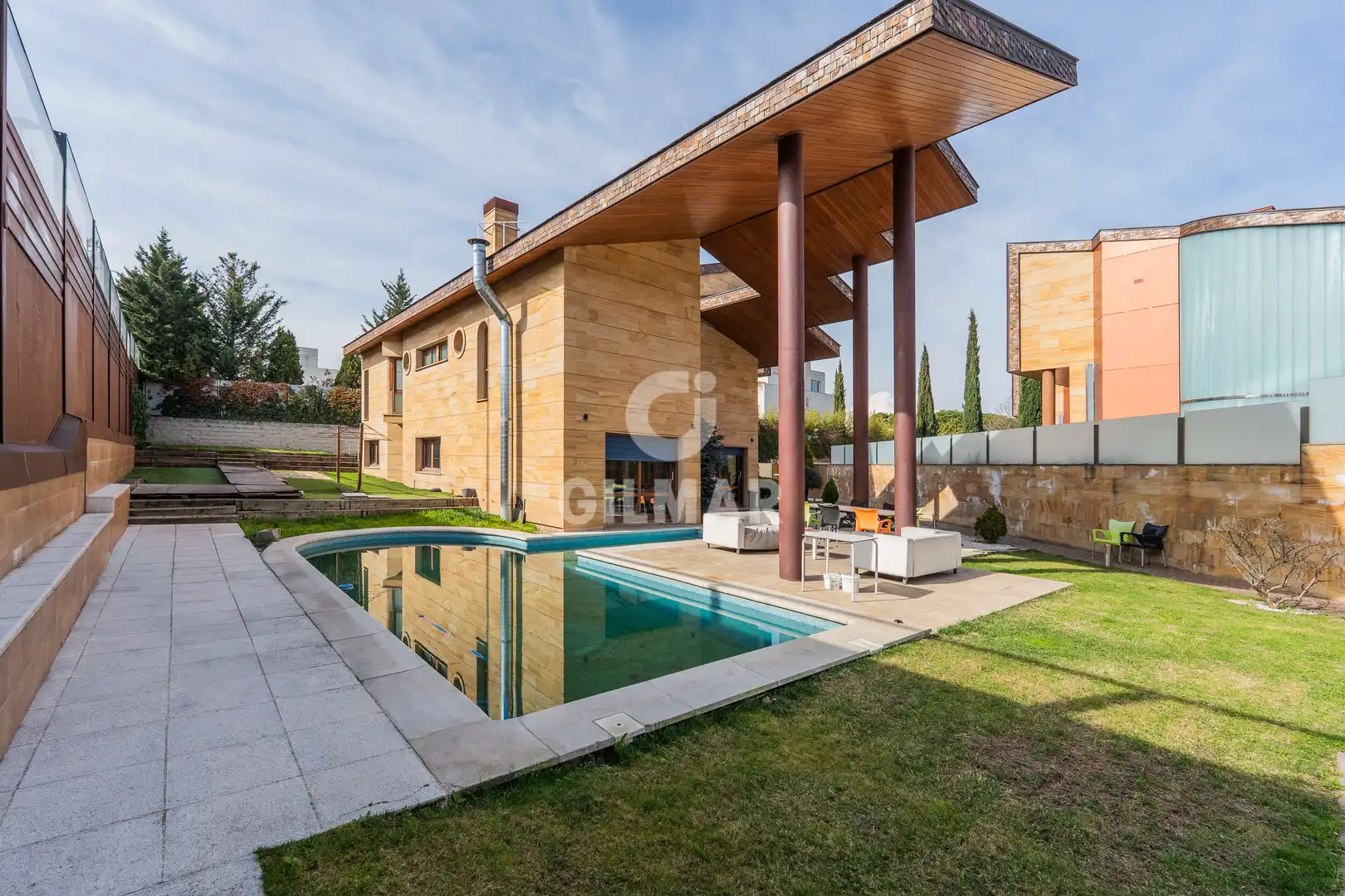 Vista exterior de Casa o chalet en venta en Madrid con Calefacción, Jardín privado y Piscina