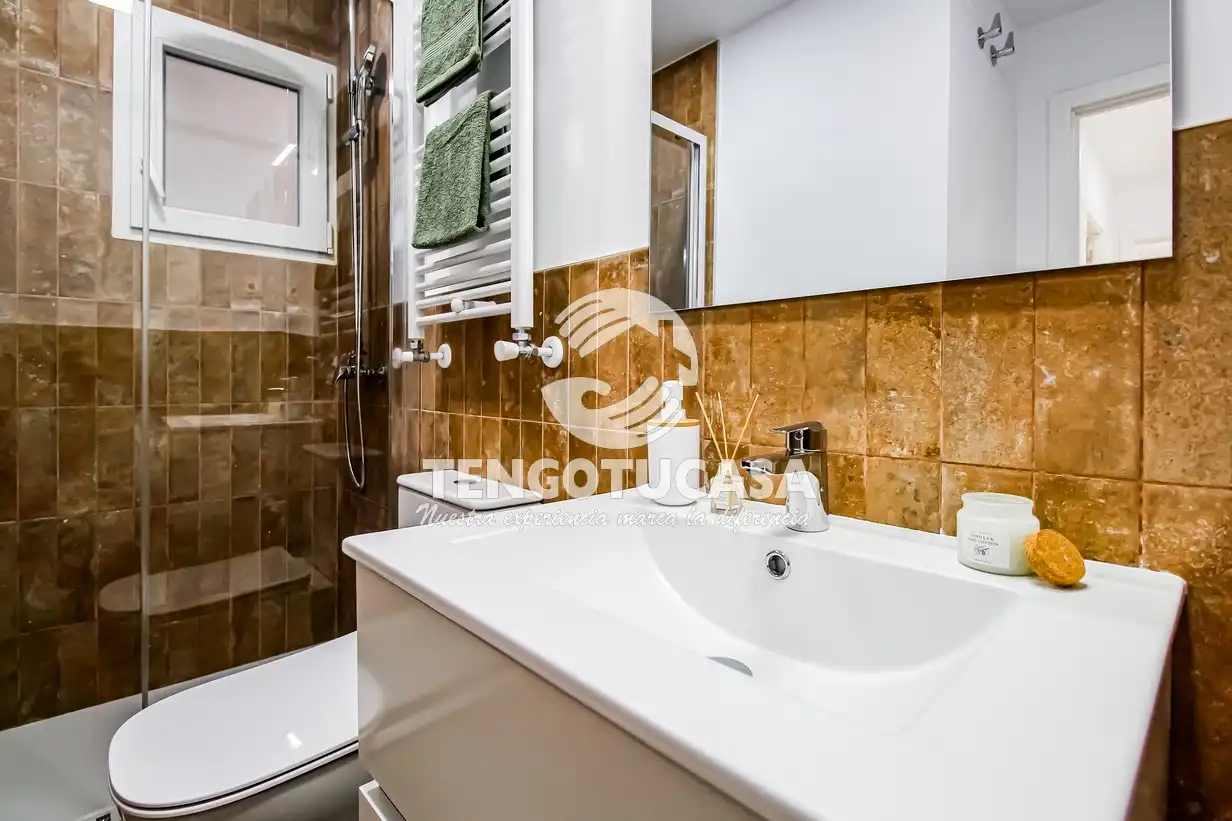 Badezimmer von Wohnung zum Verkauf in Madrid mit Klimaanlage, Heizung und Terrasse