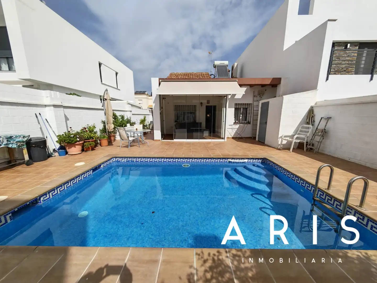 Piscina de Casa adosada en venta en Alhaurín de la Torre con Aire acondicionado y Piscina