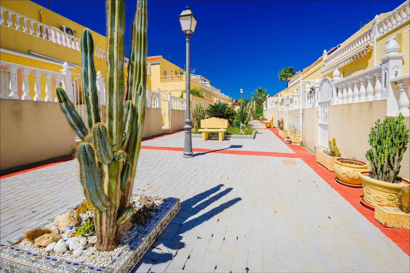 Vista exterior de Casa adosada en venta en Orihuela con Aire acondicionado, Calefacción y Jardín privado