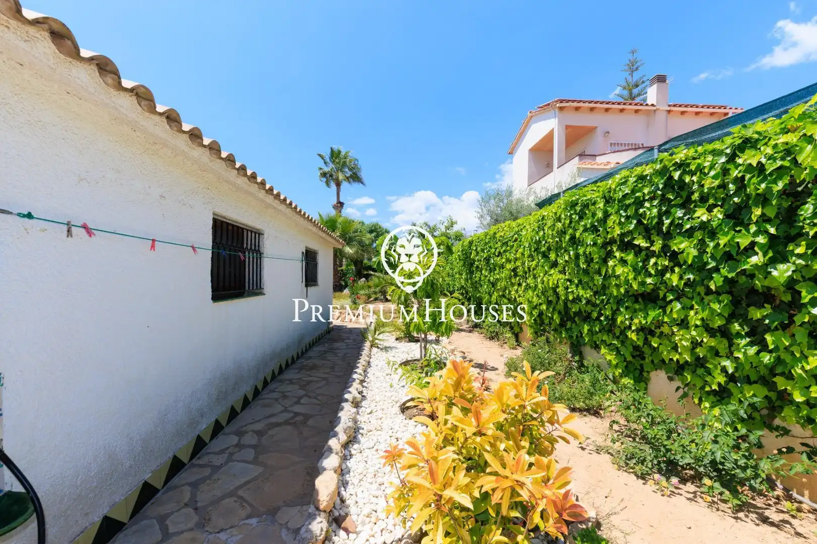 Vista exterior de Casa o chalet de alquiler en Cunit con Aire acondicionado, Calefacción y Jardín privado
