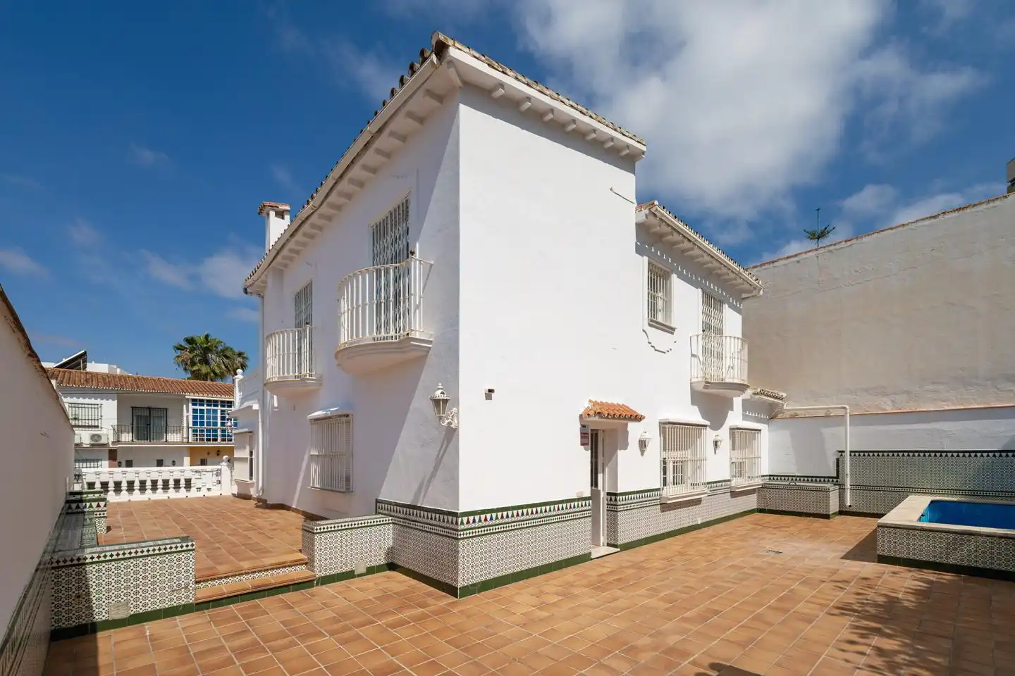 Vista exterior de Casa o xalet en venda en Málaga amb Jardí privat, Terrassa i Piscina