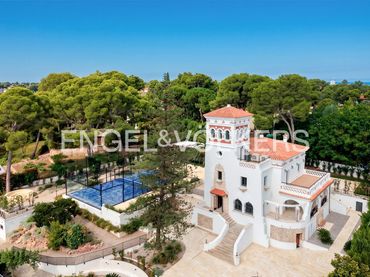 House with balcony to rent in Avinguda Acàcies