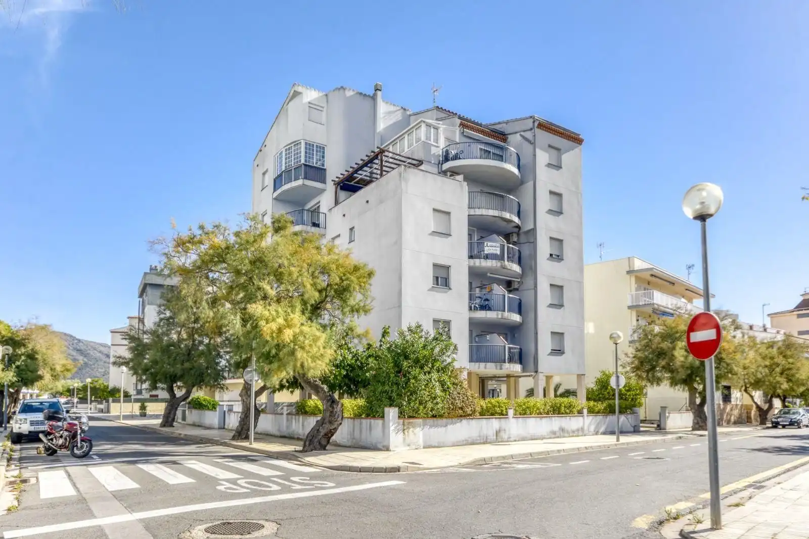 Exterior view of Apartments for sale in Roses  with Air Conditioner, Terrace and Furnished