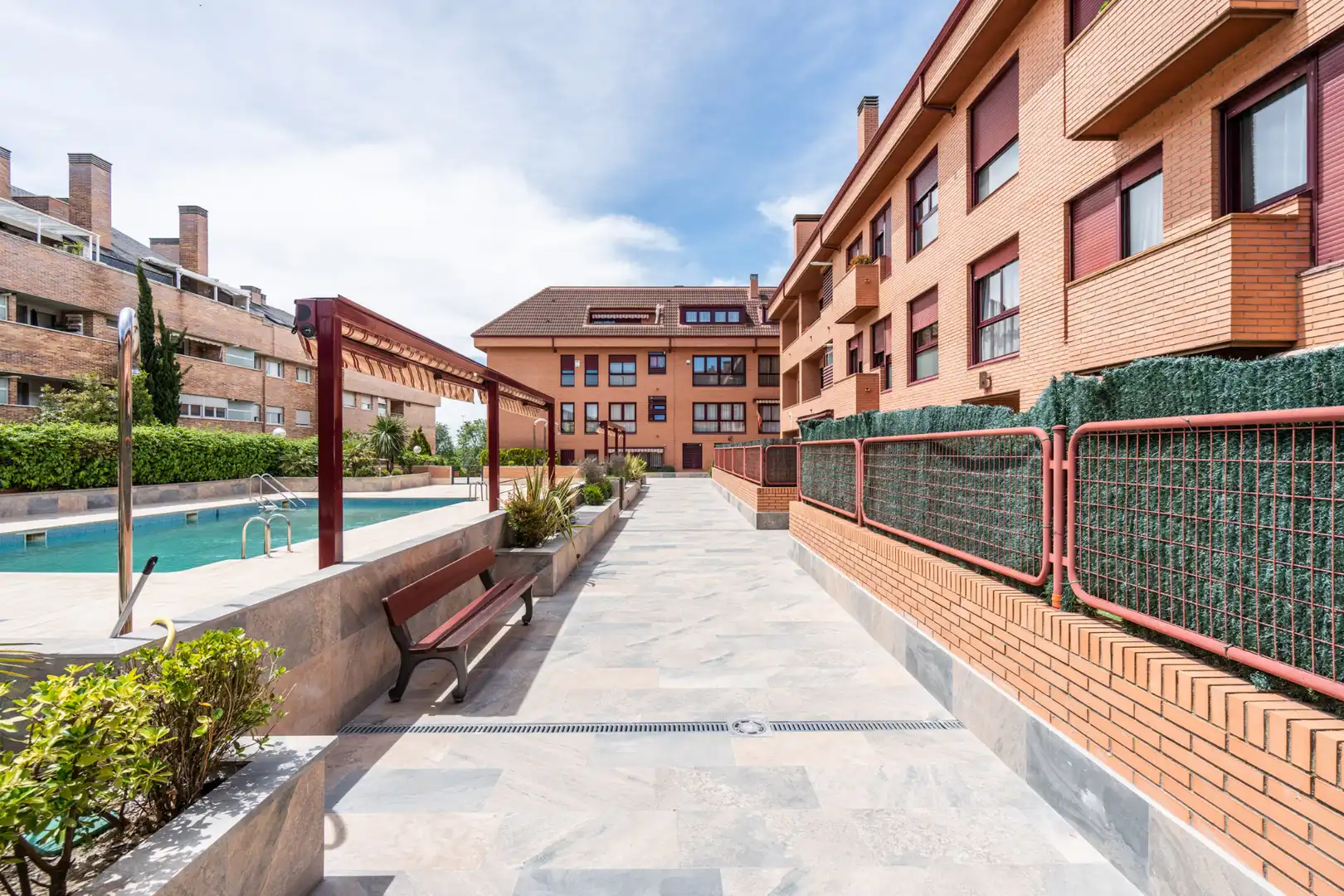 Vista exterior de Pis en venda en Las Rozas de Madrid amb Aire condicionat, Calefacció i Jardí privat