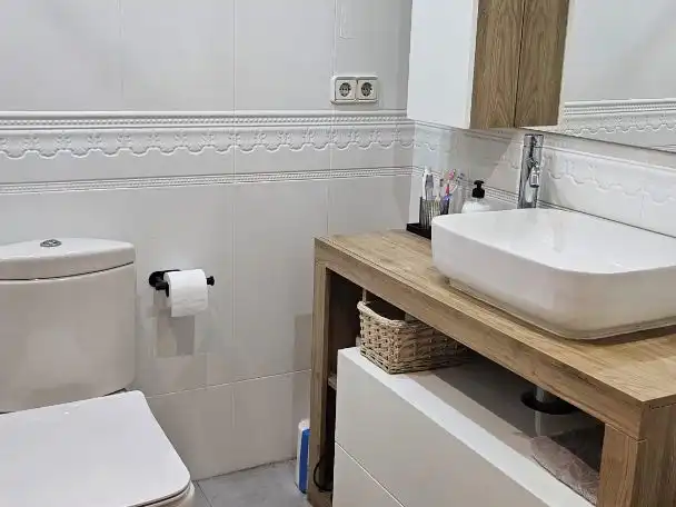 Baño de Piso en venta en Santa Coloma de Gramenet con Aire acondicionado, Terraza y Balcón