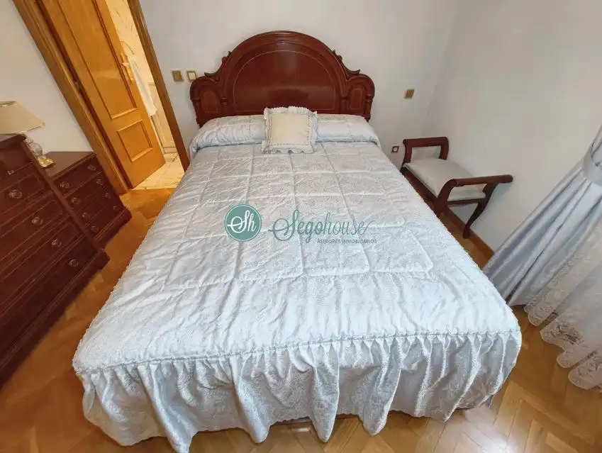Habitación de Piso en venta en Segovia con Calefacción, Trastero y Balcón