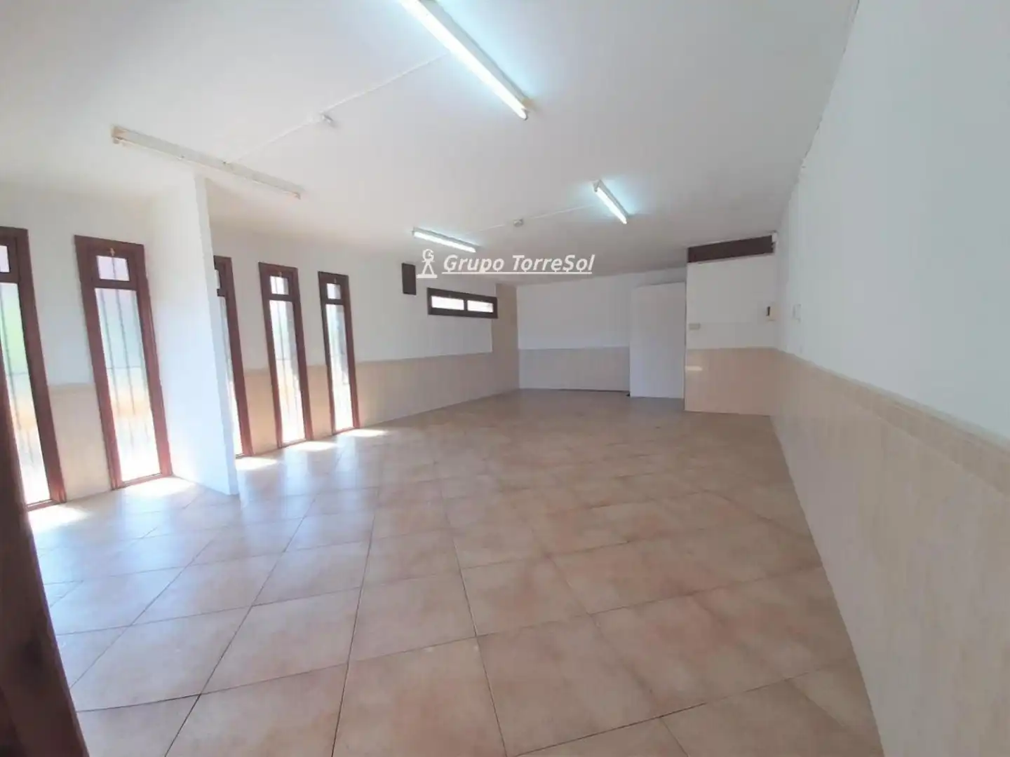 Local comercial en alquiler en Alt de Sant Pere, imagen 2