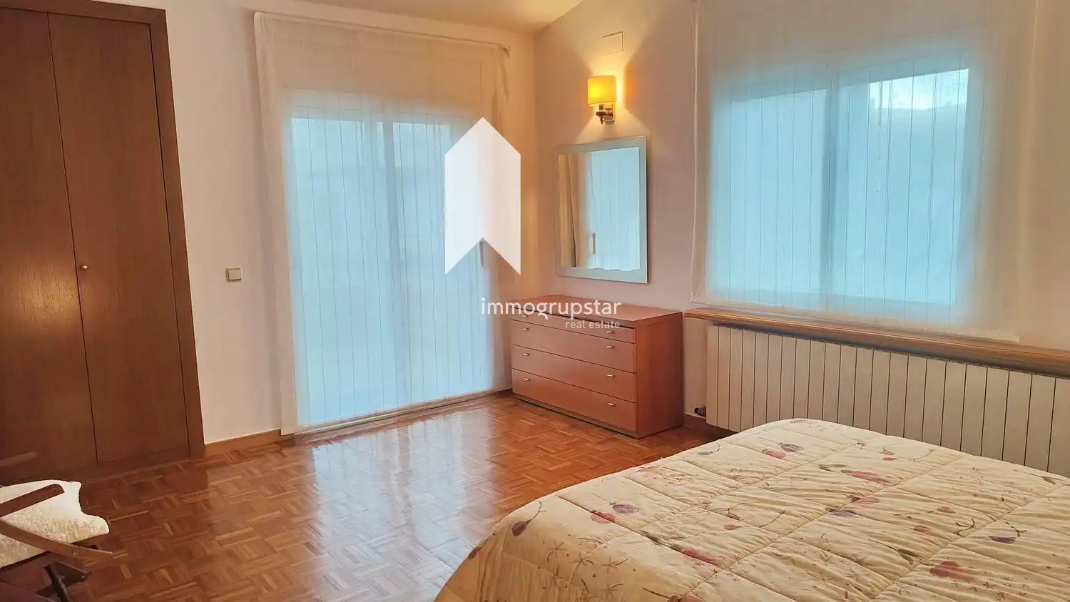 Schlafzimmer von Einfamilien-Reihenhaus zum Verkauf in Castell d'Aro, Platja d'Aro i s'Agaró mit Klimaanlage, Heizung und Terrasse