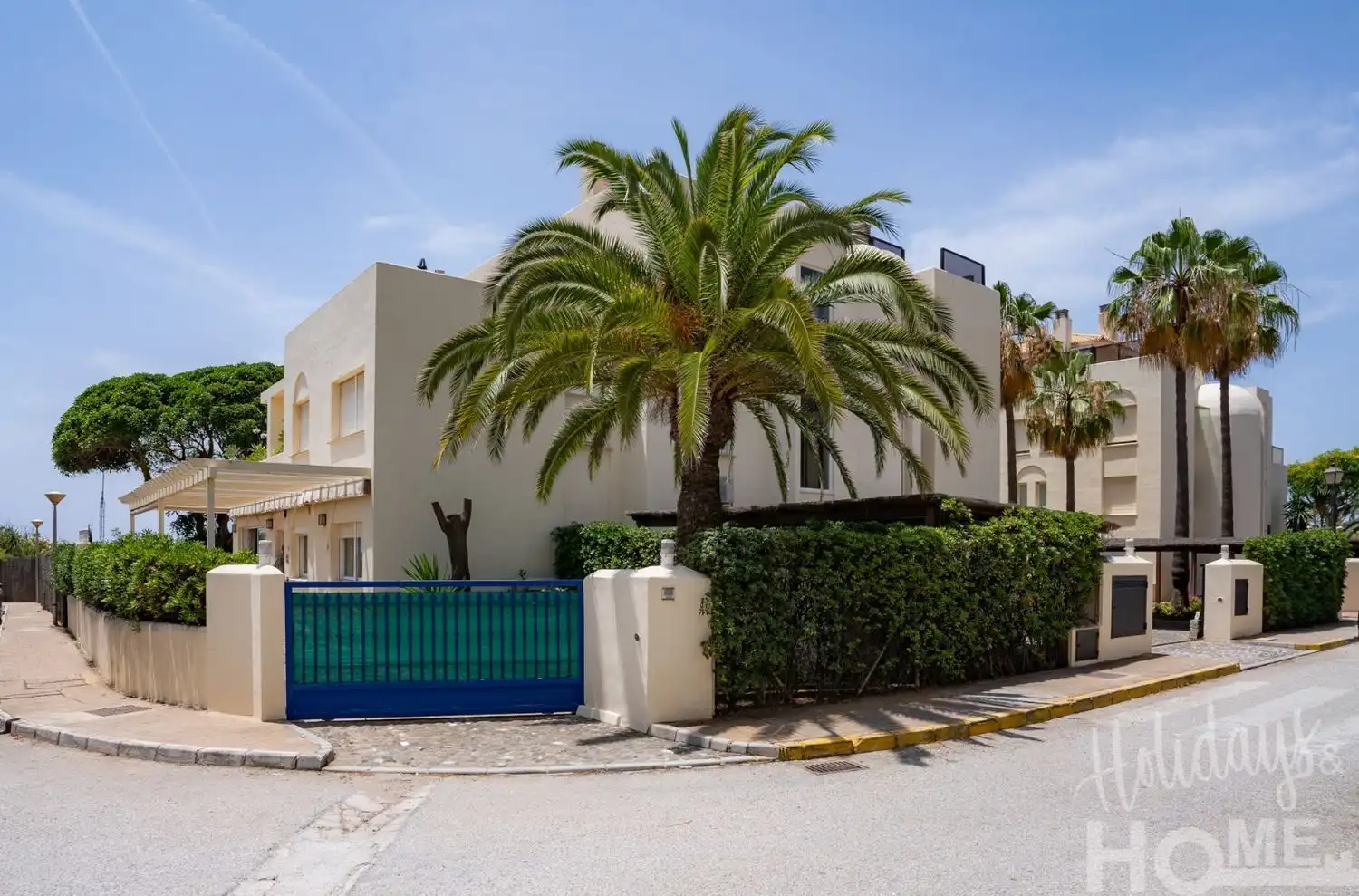 Vista exterior de Pis de lloguer en Marbella amb Aire condicionat, Jardí privat i Terrassa