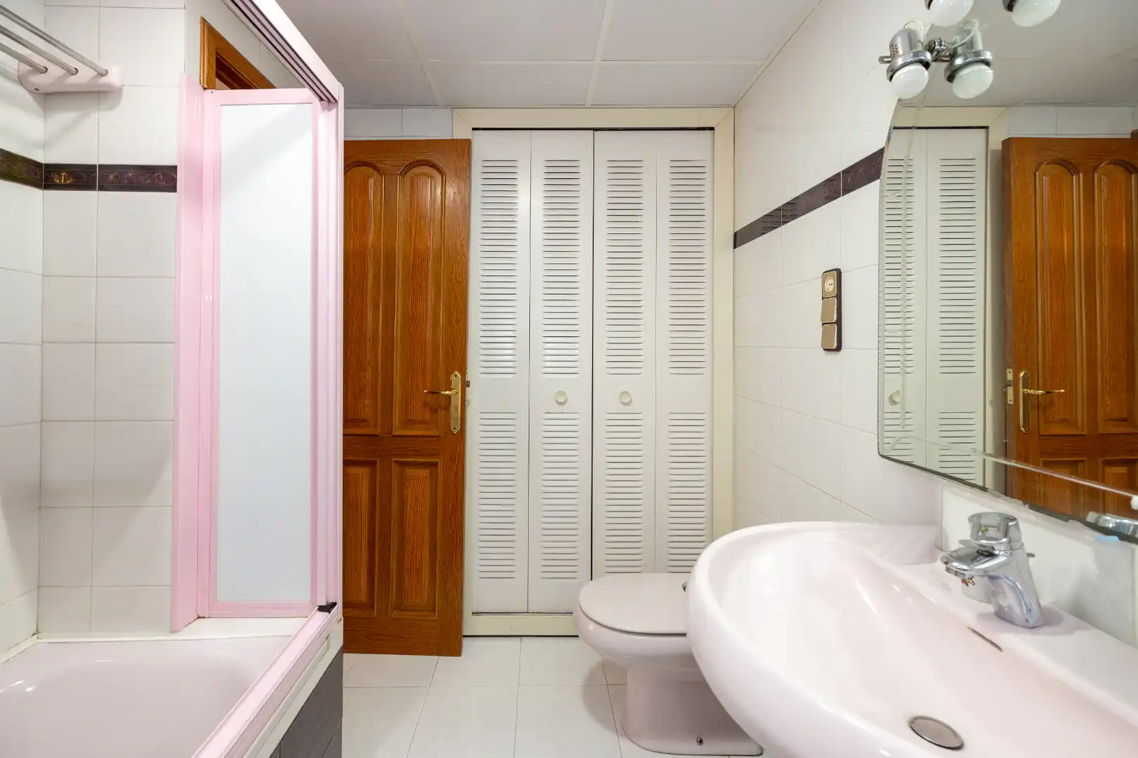 Baño de Piso en venta en Málaga con Amueblado, Balcón y Piscina comunitaria