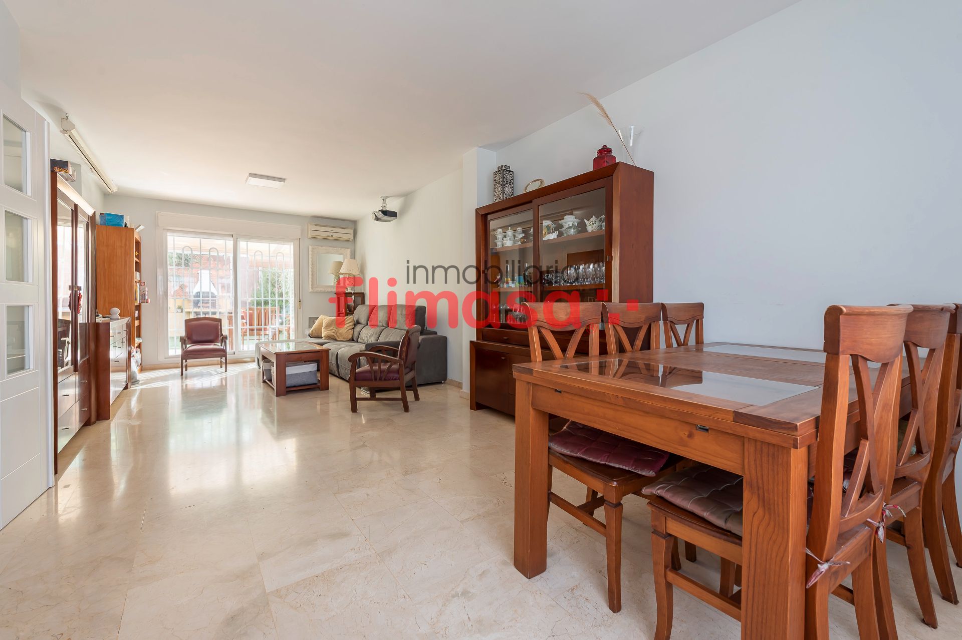 Sala d'estar de Casa adosada en venda en Boadilla del Monte amb Aire condicionat, Calefacció i Jardí privat