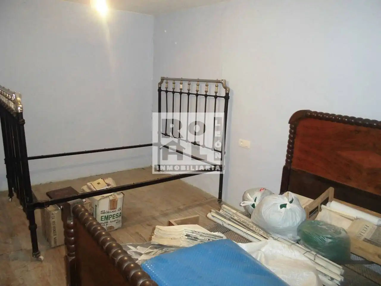 Dormitori de Casa o xalet en venda en Valdefresno amb Jardí privat