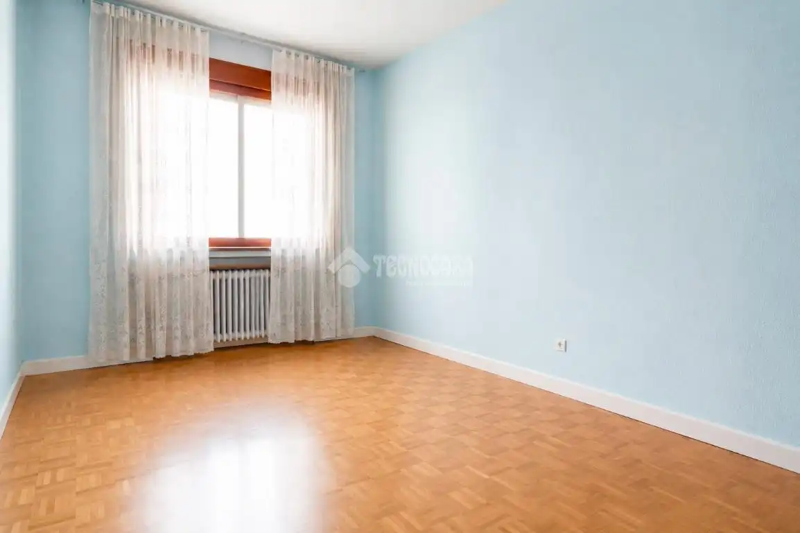 Habitación de Piso en venta en Madrid con Calefacción y Terraza