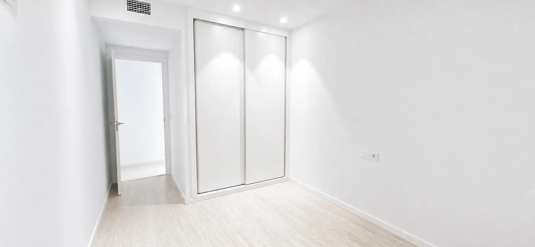 Bedroom of Flat for rent in Alicante / Alacant  with Air Conditioner, Heating and Storage room