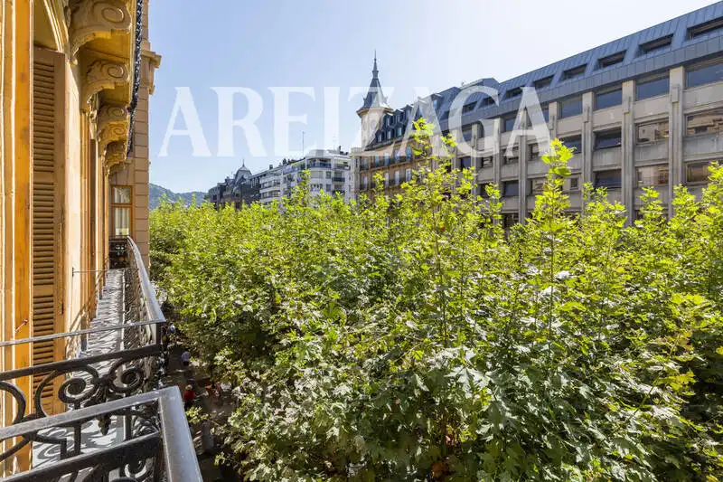 Außenansicht von Büro zur Miete in Donostia - San Sebastián  mit Klimaanlage