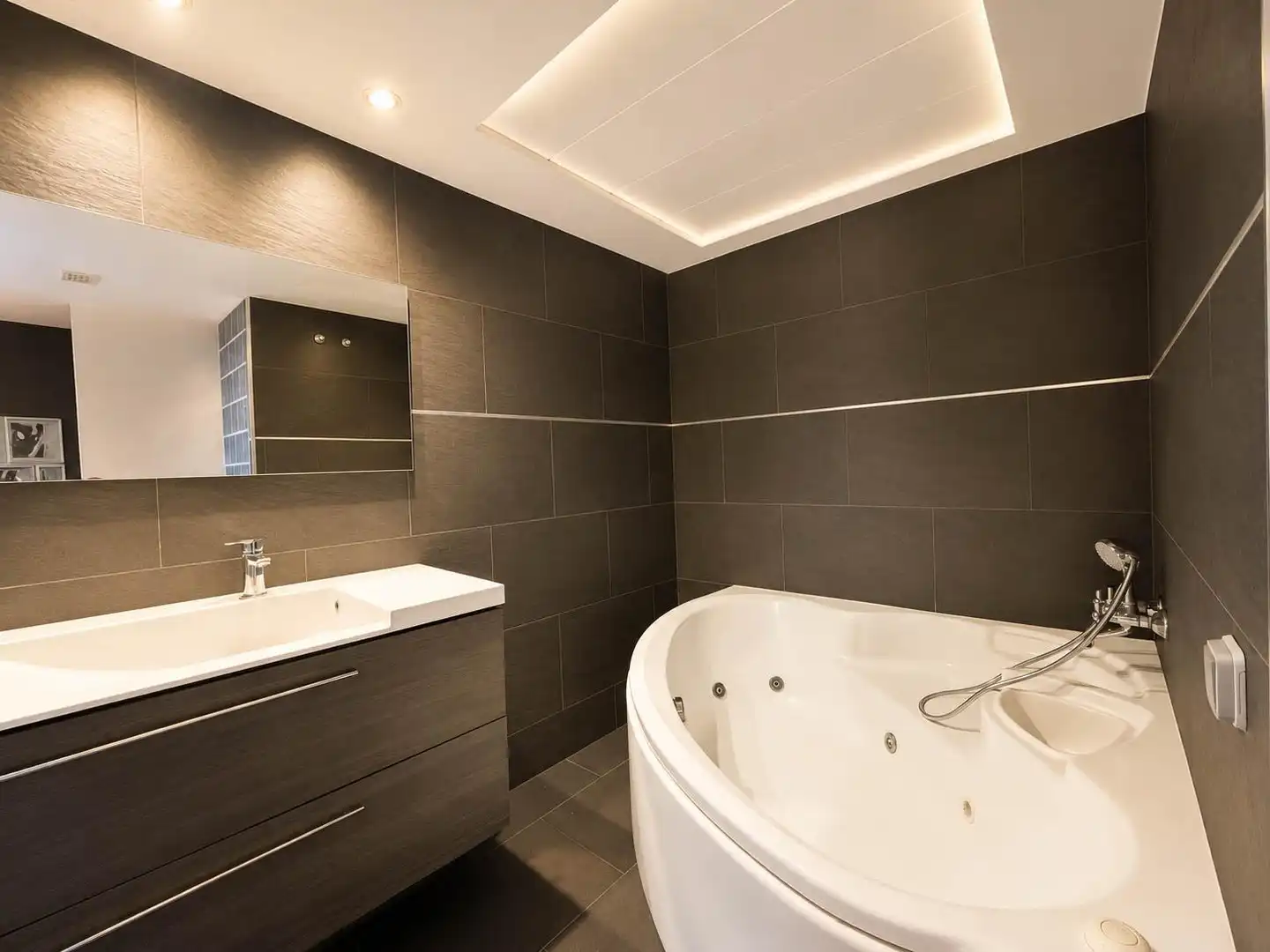 Badezimmer von Wohnung zur Miete in Paterna mit Klimaanlage, Heizung und Parkett