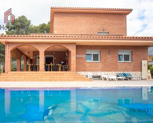 Vista exterior de Casa o xalet en venda en Castelldefels amb Aire condicionat, Calefacció i Jardí privat