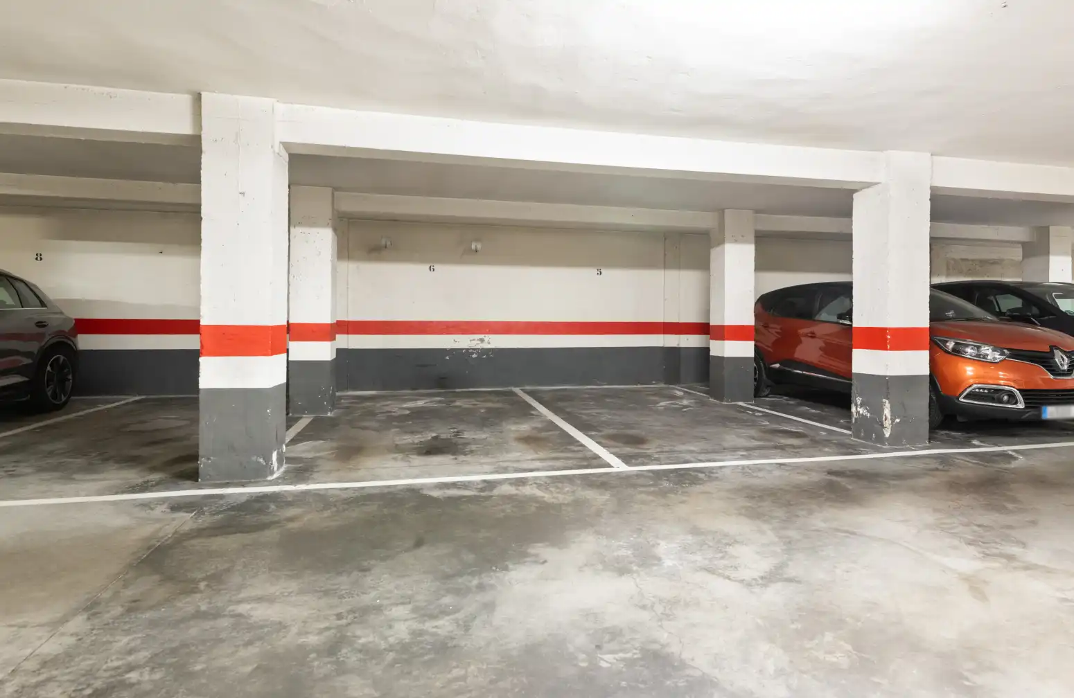 Parking de Piso en venta en Oviedo  con Calefacción y Parquet
