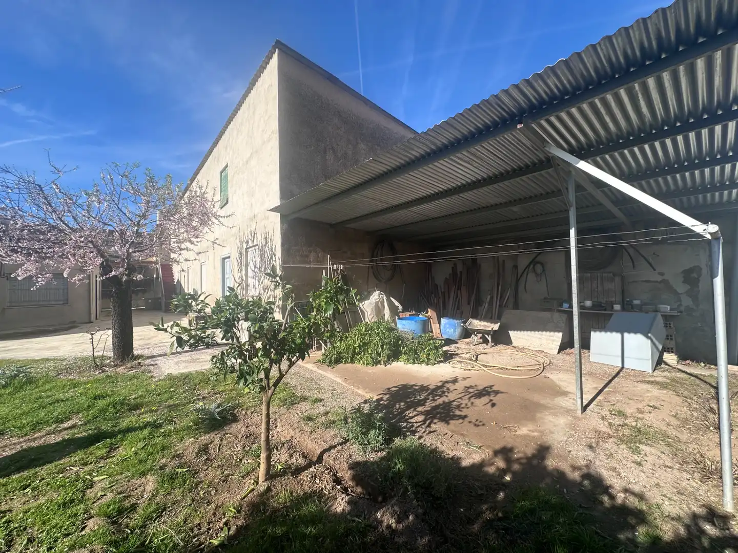 Vista exterior de Casa o xalet en venda en Santa Margarida I Els Monjos amb Calefacció, Jardí privat i Terrassa