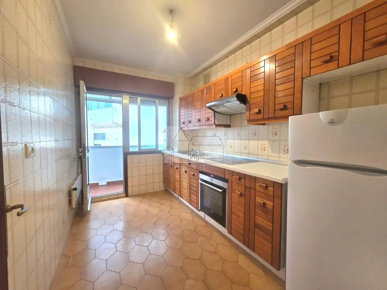 Cocina de Piso de alquiler en Vigo  con Calefacción y Parquet