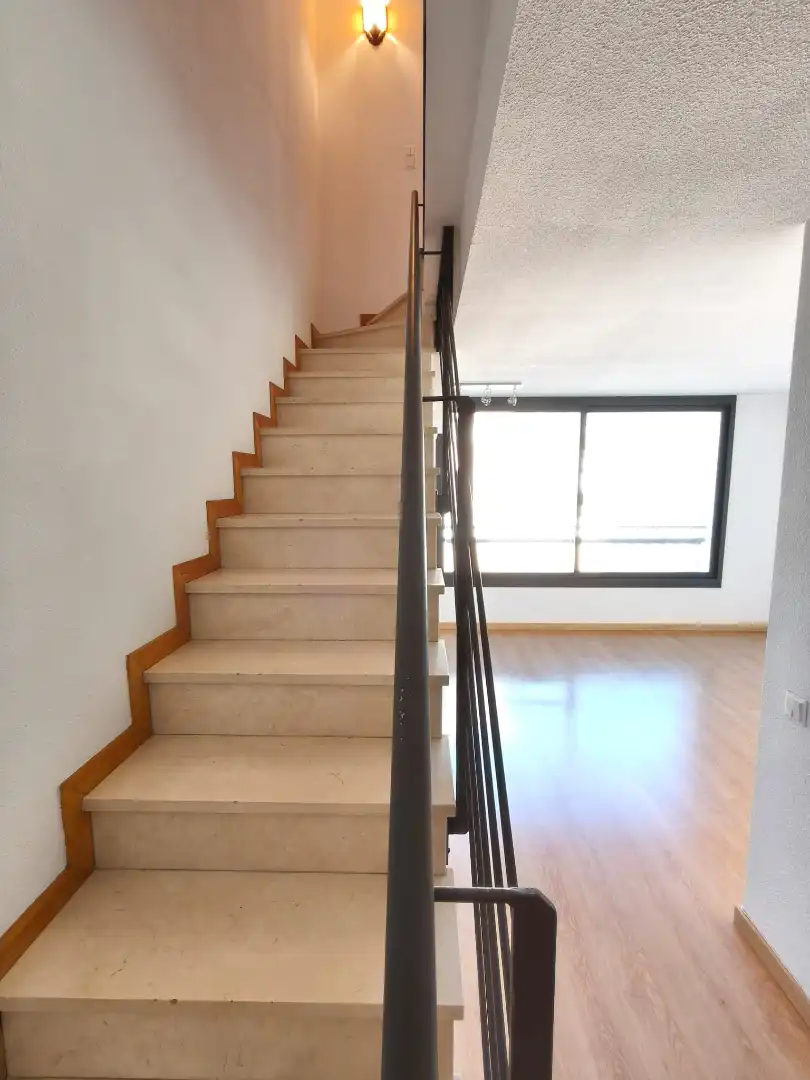 Maisonette zum Verkauf in Barcelona mit Klimaanlage, Heizung und Parkett