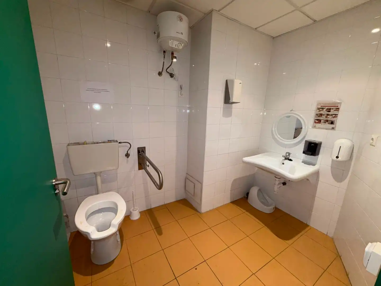 Bany de Local de lloguer en Valladolid amb Aire condicionat