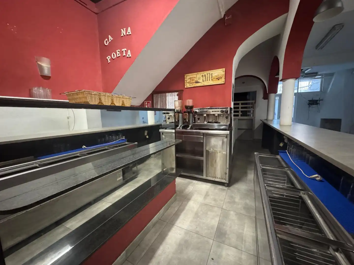 Cuina de Local de lloguer en Montuïri amb Aire condicionat i Moblat