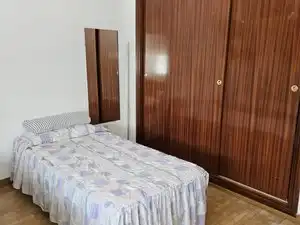 Habitación de Casa adosada en venta en Coslada con Aire acondicionado, Calefacción y Jardín privado