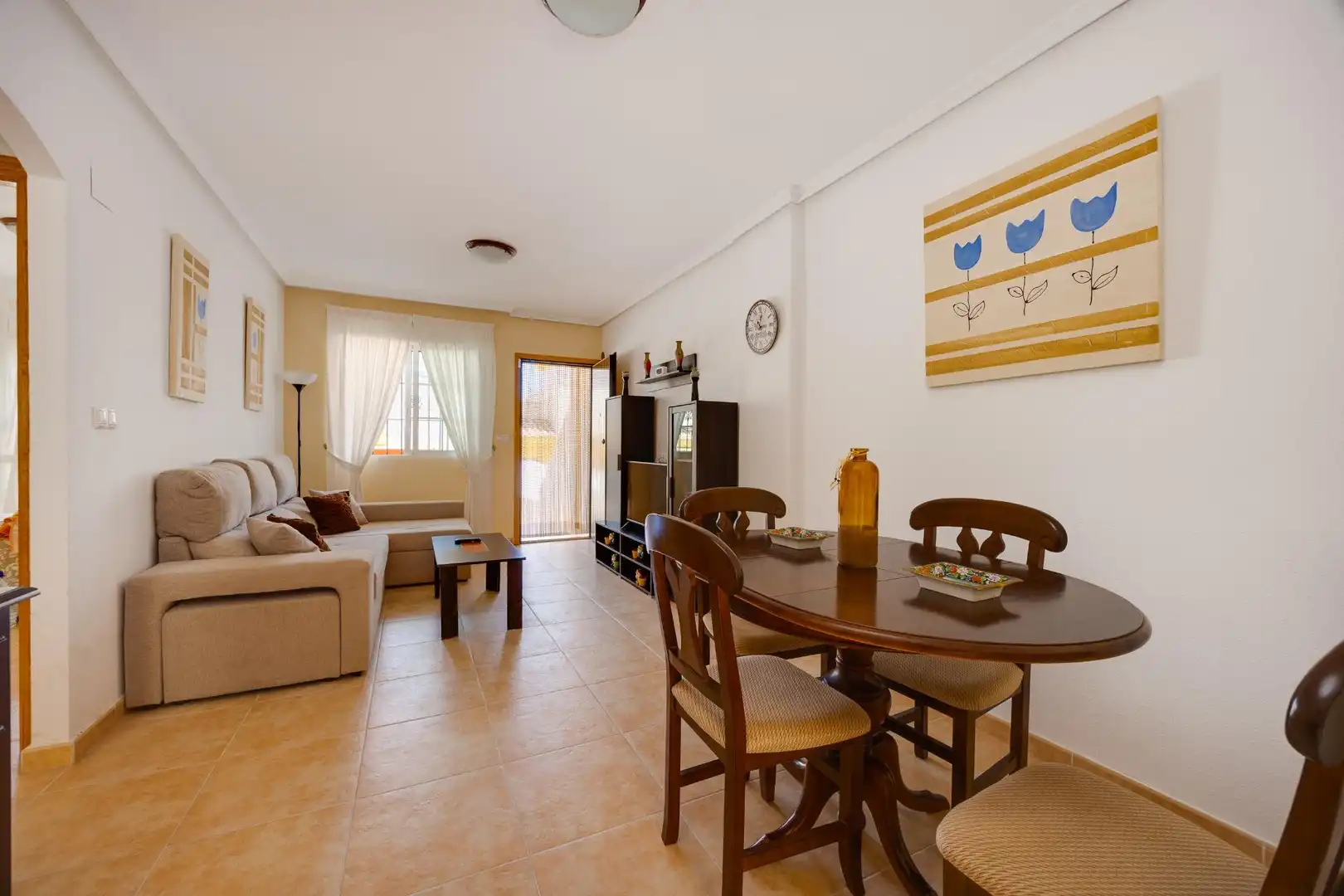 Sala d'estar de Casa o xalet en venda en Torrevieja amb Jardí privat, Terrassa i Moblat