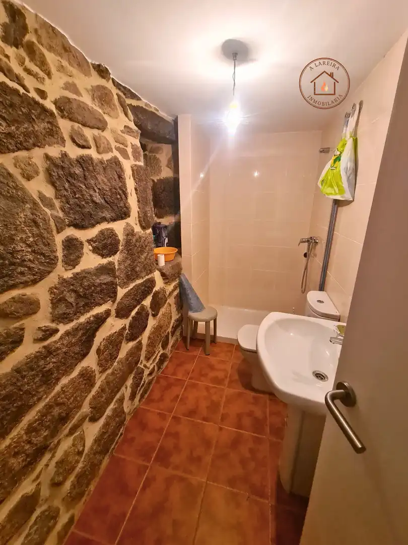 Baño de Casa adosada en venta en Lobios con Terraza, Trastero y Amueblado