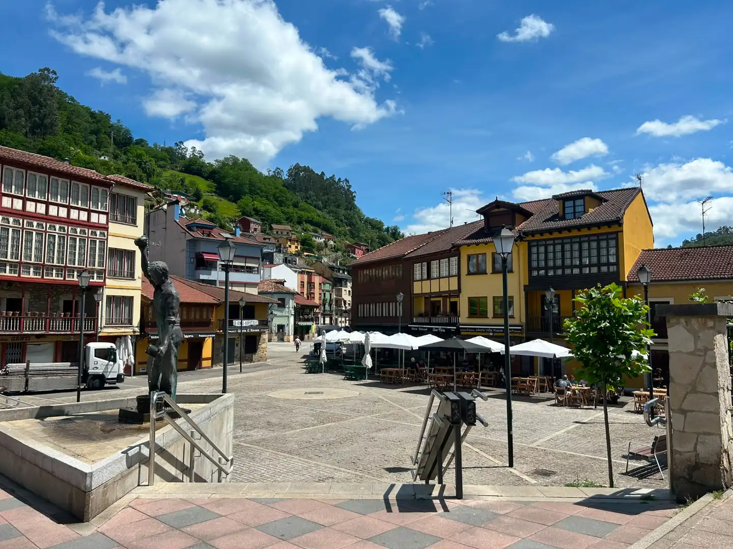 Vista exterior de Pis en venda en Mieres (Asturias) amb Calefacció, Parquet i Traster