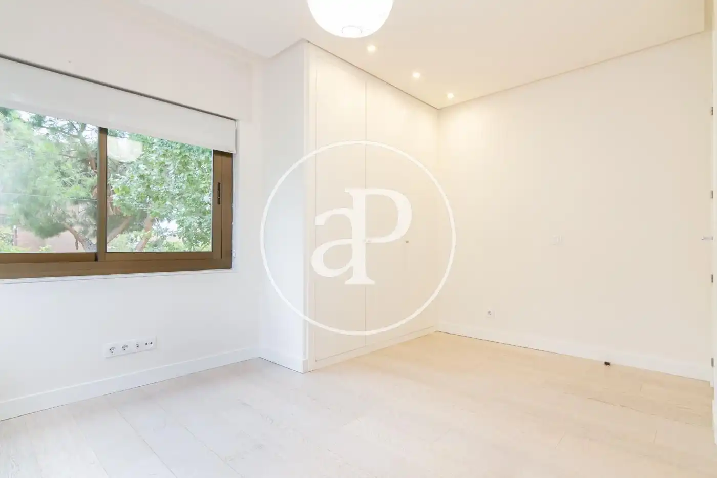 Habitación de Piso de alquiler en Madrid con Aire acondicionado, Calefacción y Jardín privado