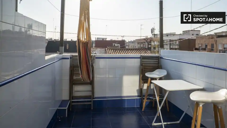 Appartamento con terrazza in affitto a Poblats Marítims