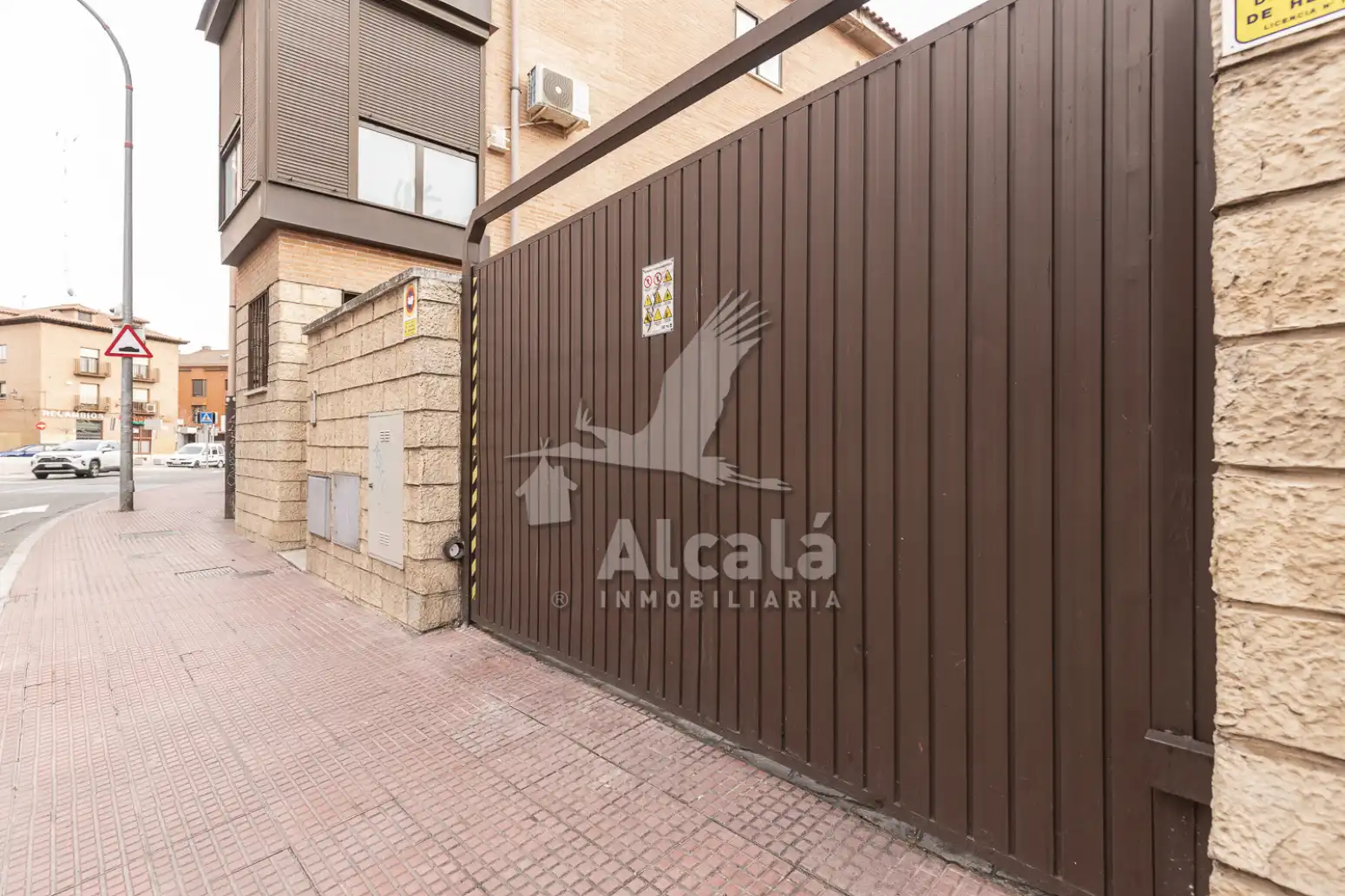 Vista exterior de Pis en venda en Alcalá de Henares amb Calefacció