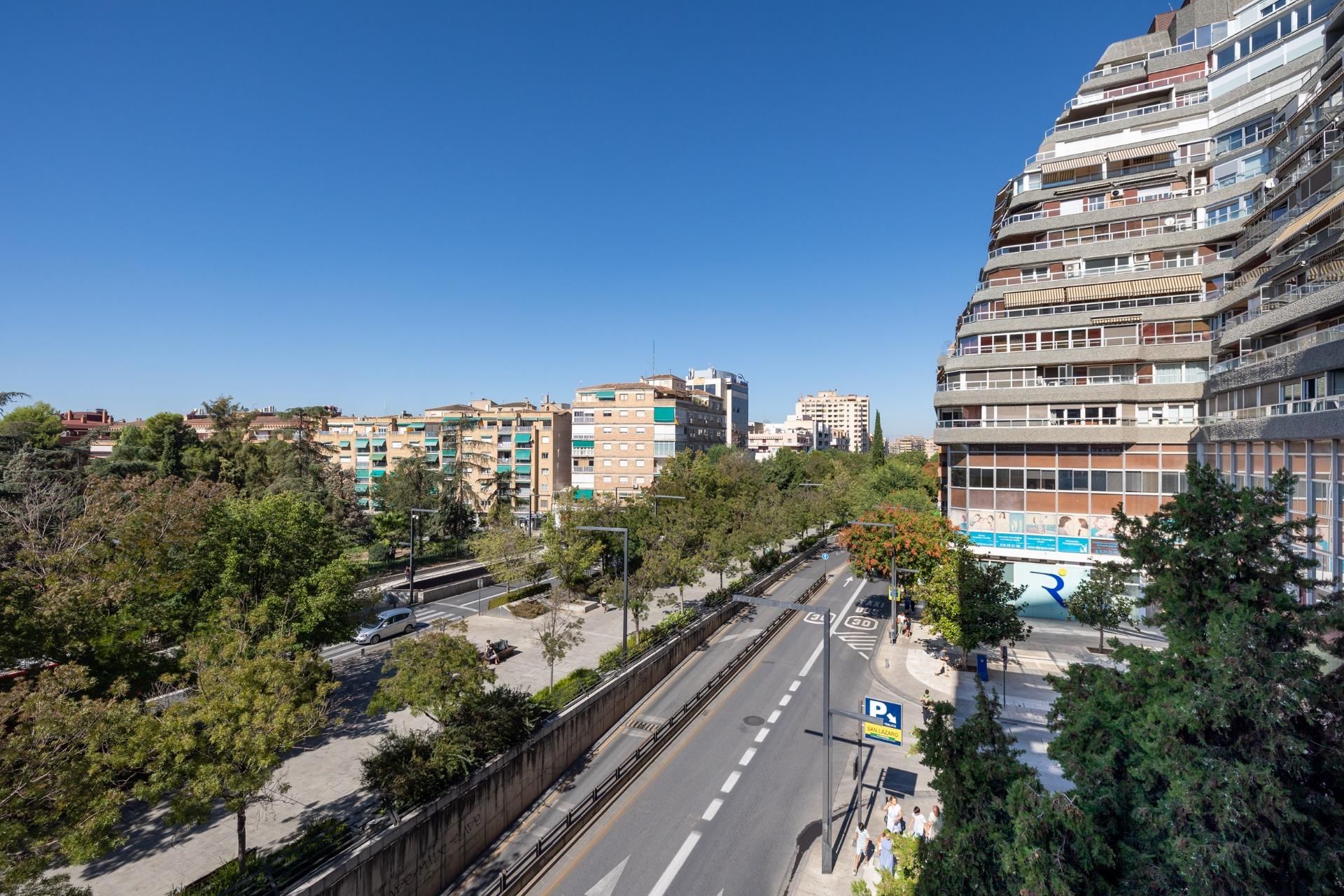 Vista exterior de Pis en venda en  Granada Capital amb Calefacció, Jardí privat i Parquet
