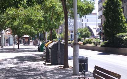 Vista exterior de Pis de lloguer en  Granada Capital amb Aire condicionat, Terrassa i Balcó